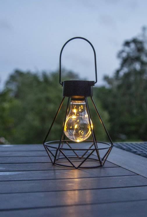 Stona solarna lampa