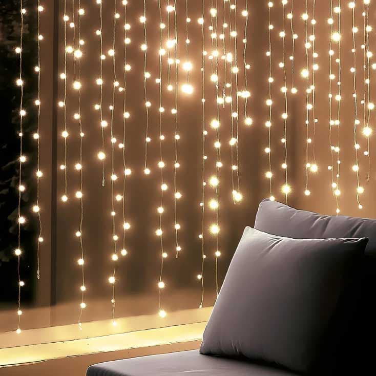 Svetleći LED niz sa 210 toplo belih LED dioda Sa adapterom KIN210DWW