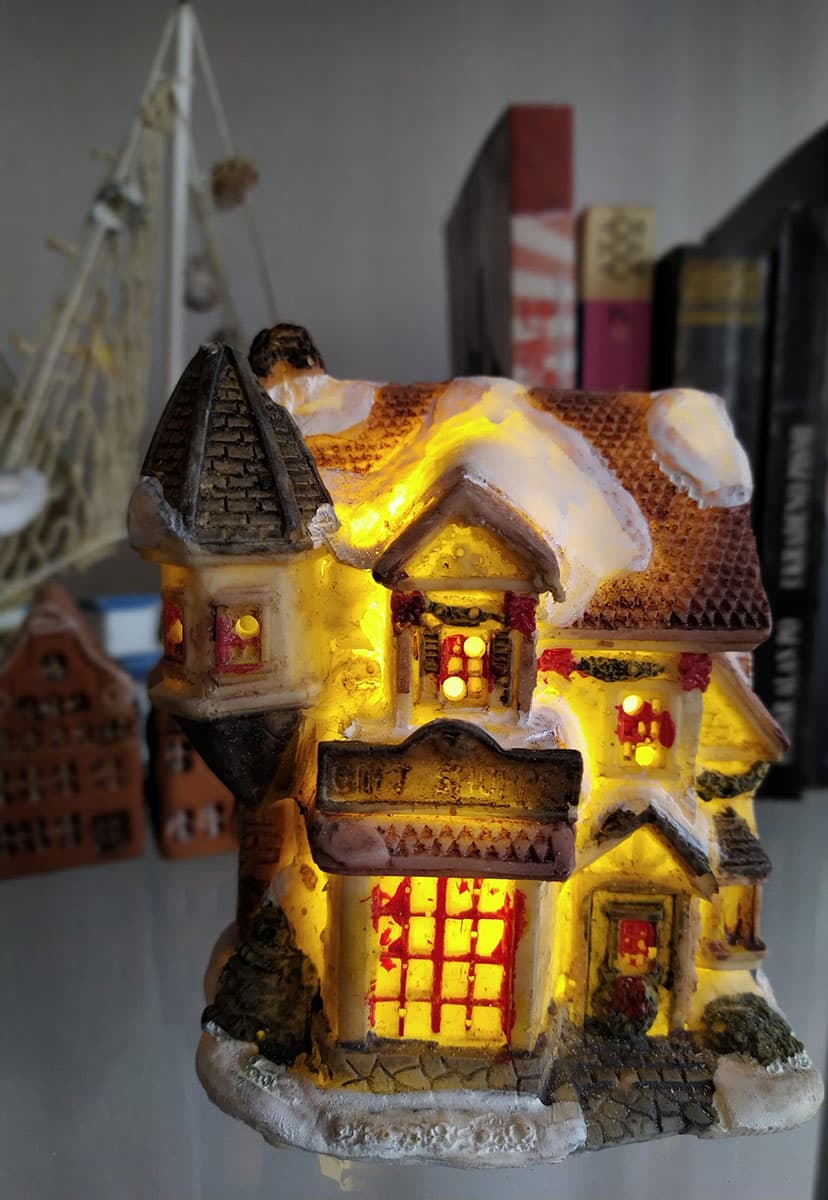 LED Svetleća Kućica - Gift Shop